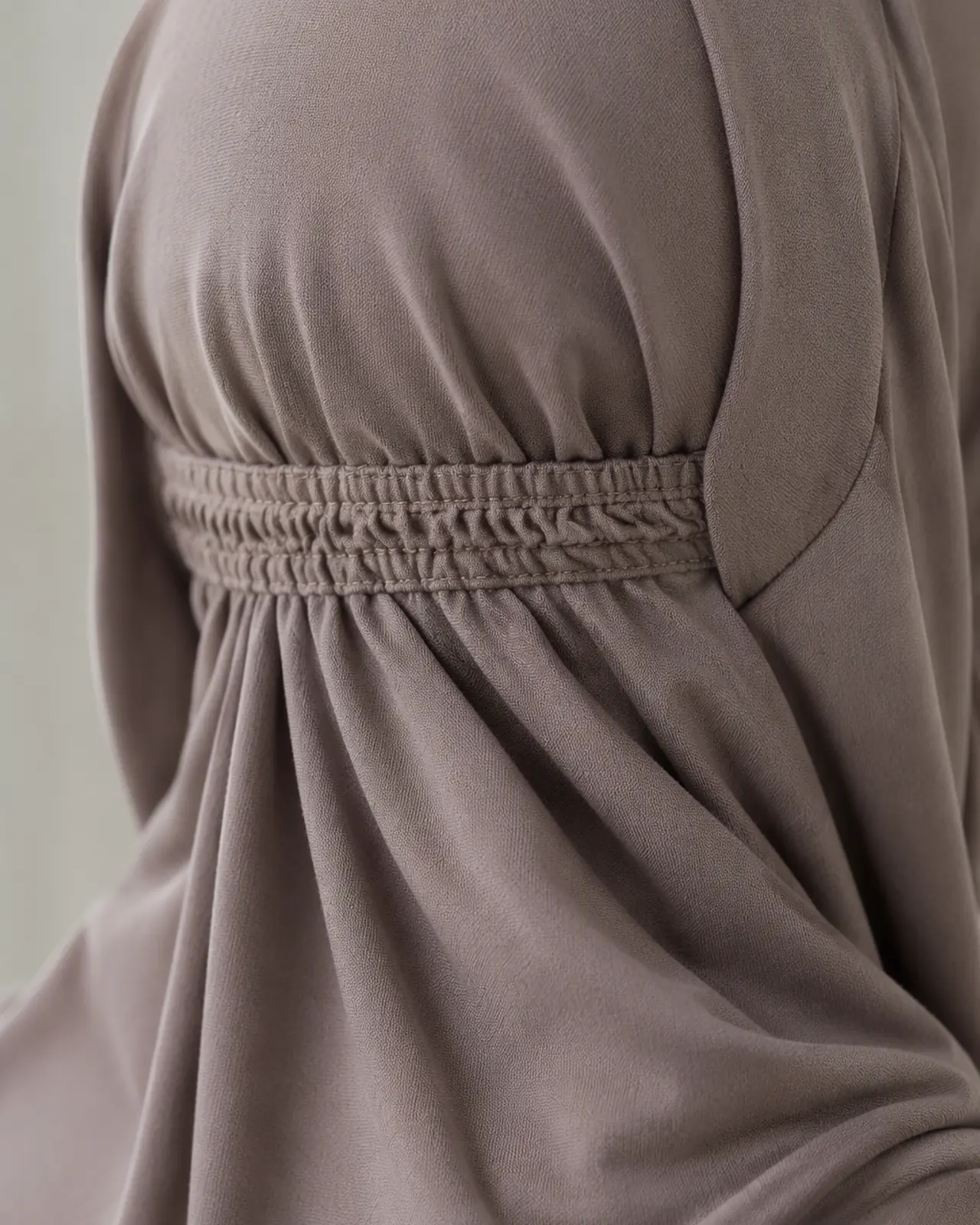 Detail of the shape at the back of the head, showing any seam, gather or inner band that holds the hijab in place